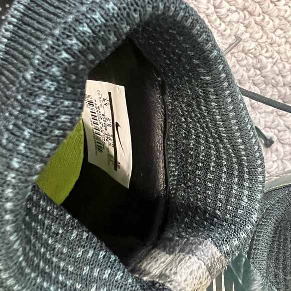 Indoor soccer cleats - Picture 2 of 5